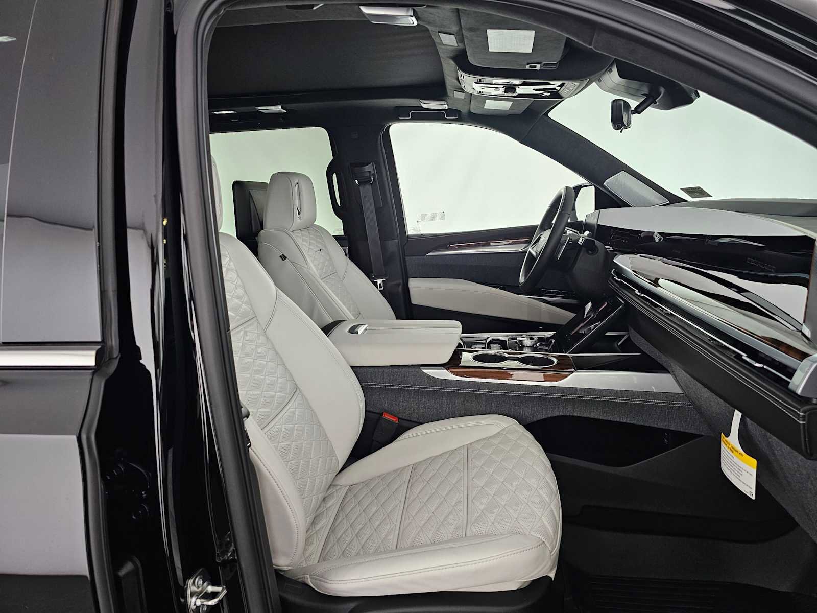 New 2026 Cadillac Escalade Platinum Luxury w/ LPO, Radiant Package AWD/4WD image 10