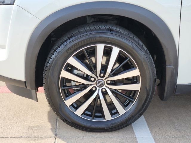 Used 2024 Nissan Pathfinder Platinum w/ Cargo Package image 17