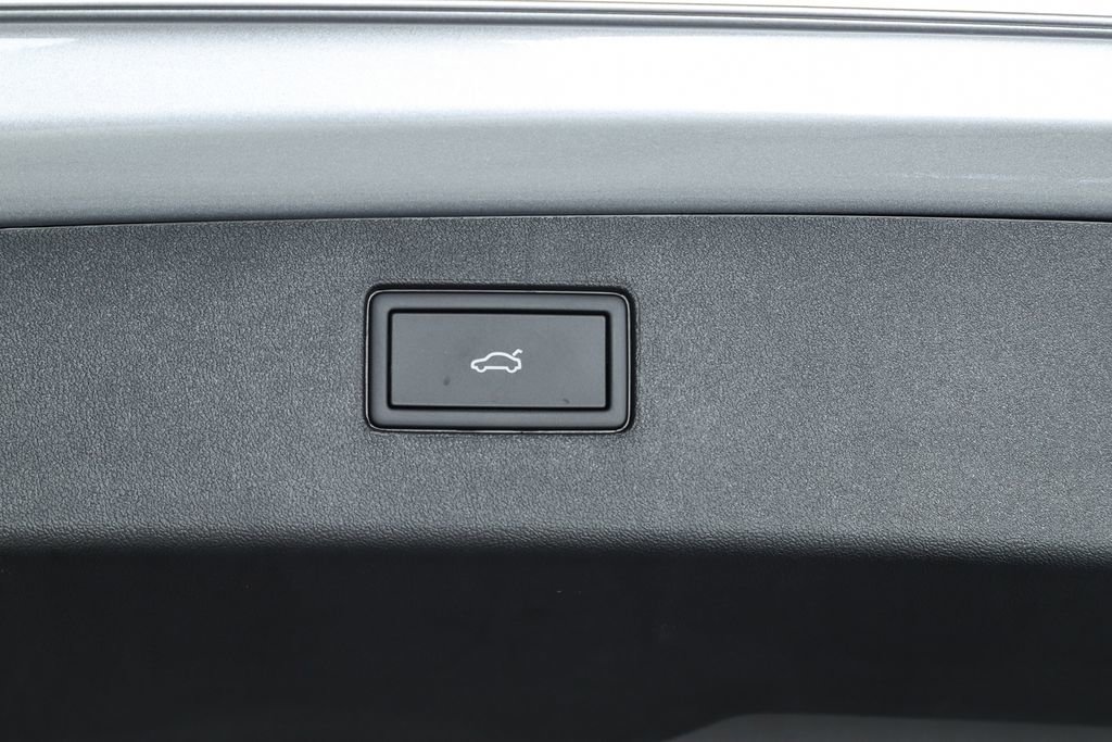 New 2026 Volkswagen Tiguan SE image 30