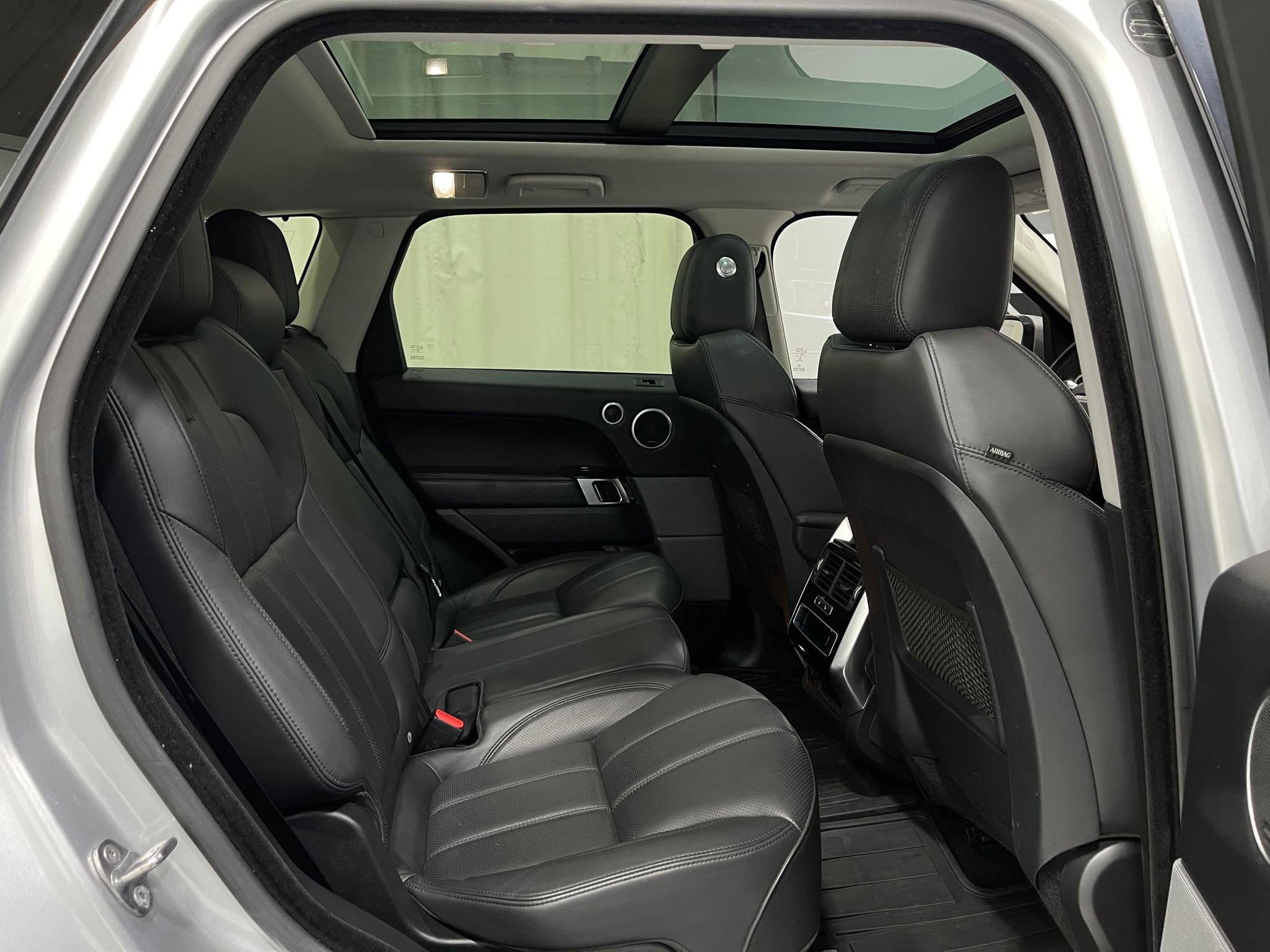 Used 2017 Land Rover Range Rover Sport HSE image 31