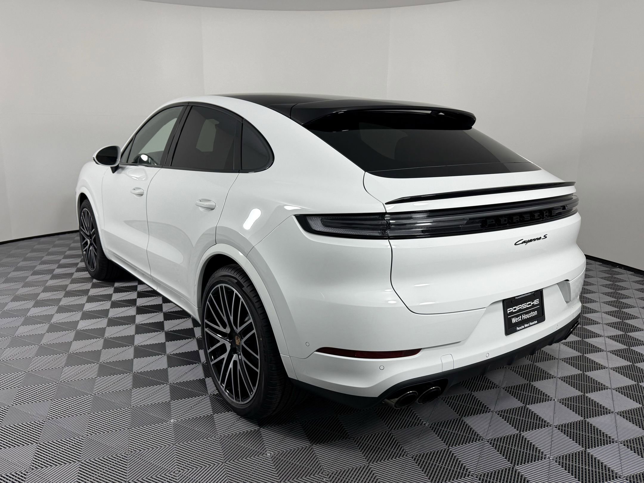 New 2026 Porsche Cayenne S image 3