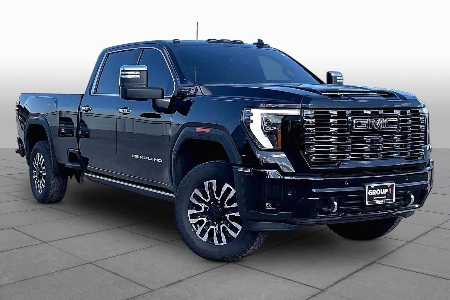 Used 2025 GMC Sierra 3500 Denali Ultimate AWD/4WD image 3