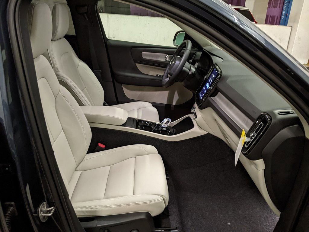 New 2026 Volvo XC40 B5 Ultra w/ Climate Package image 22
