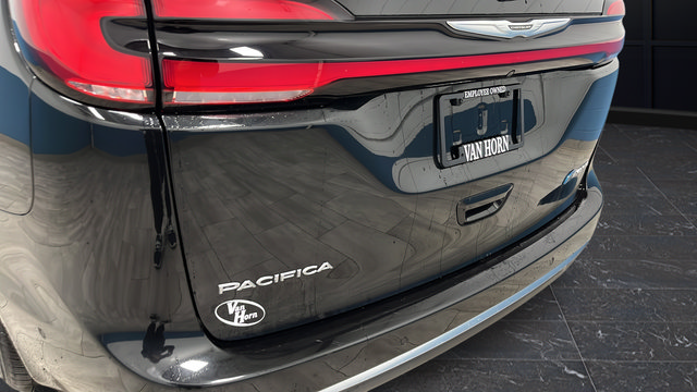 Used 2023 Chrysler Pacifica Pinnacle FWD image 44