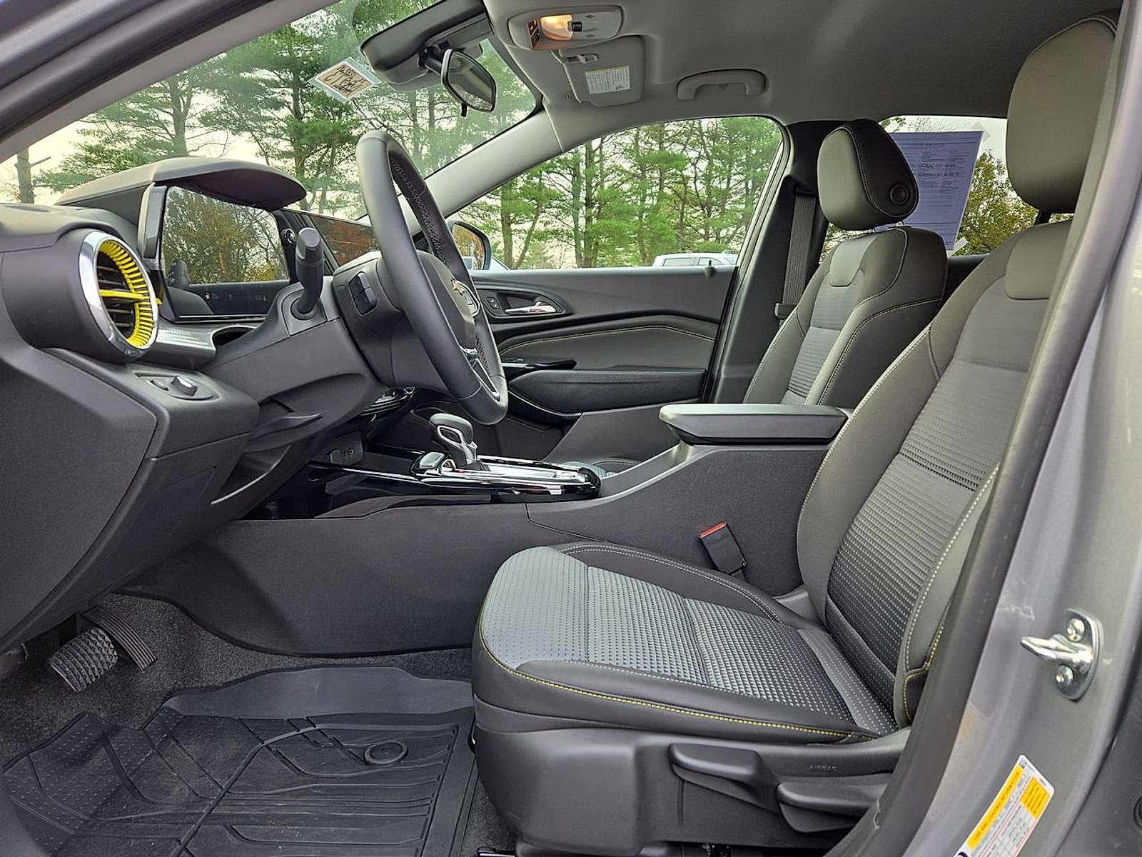 New 2025 Chevrolet Trax LT w/ Driver Confidence Package image 14