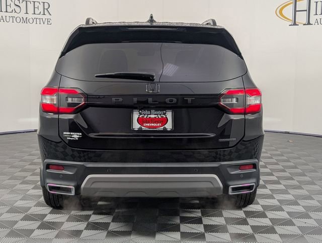Used 2023 Honda Pilot Touring image 6