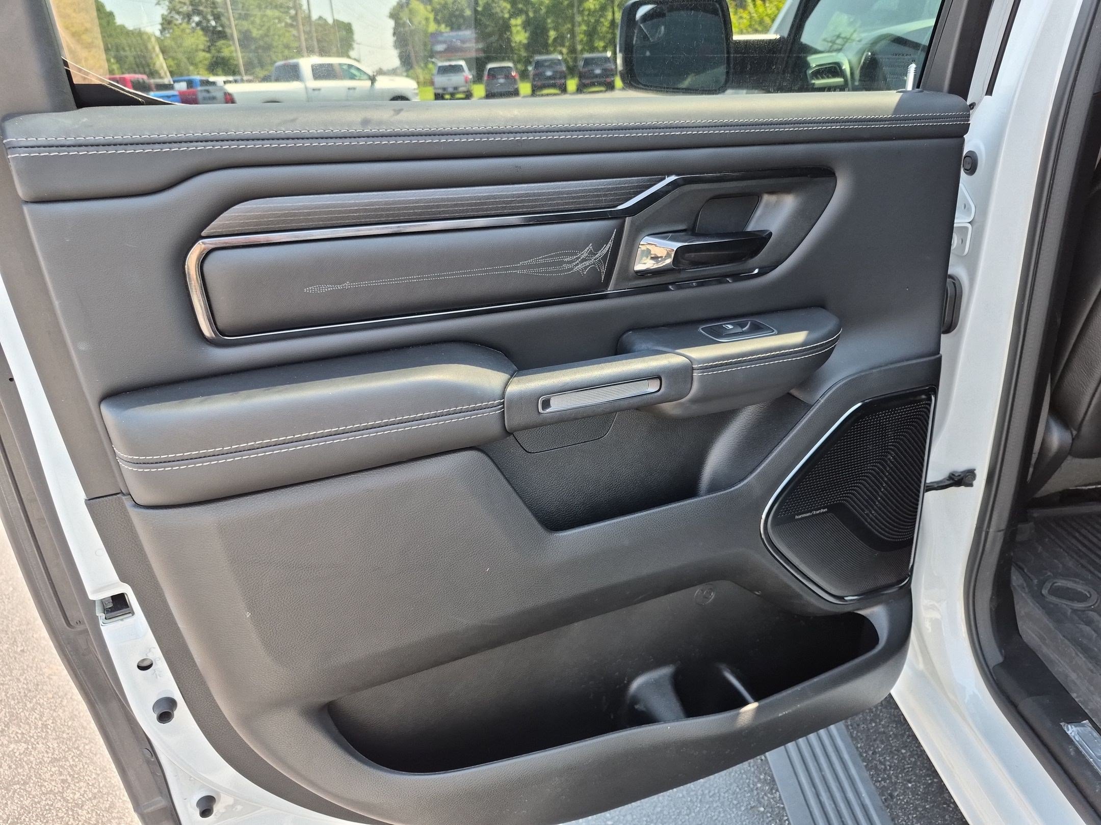 Used 2023 RAM 1500 Limited AWD/4WD image 17