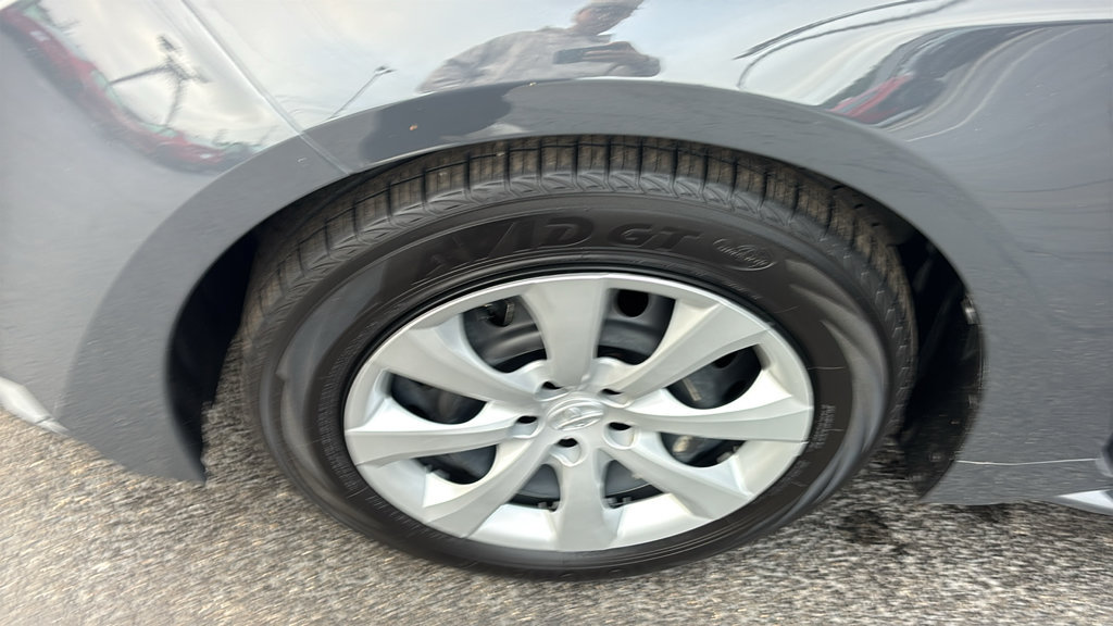 Used 2024 Toyota Corolla LE AWD/4WD image 30