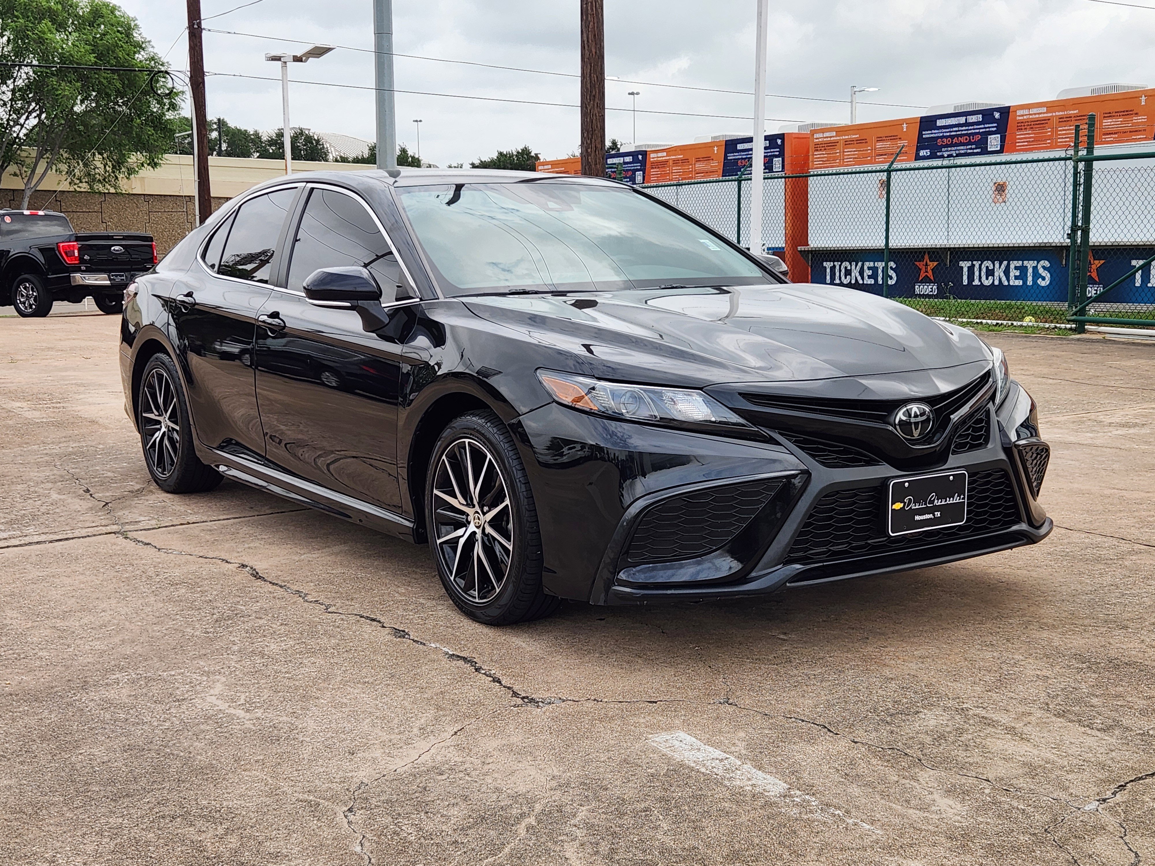 Used 2023 Toyota Camry SE FWD image 4