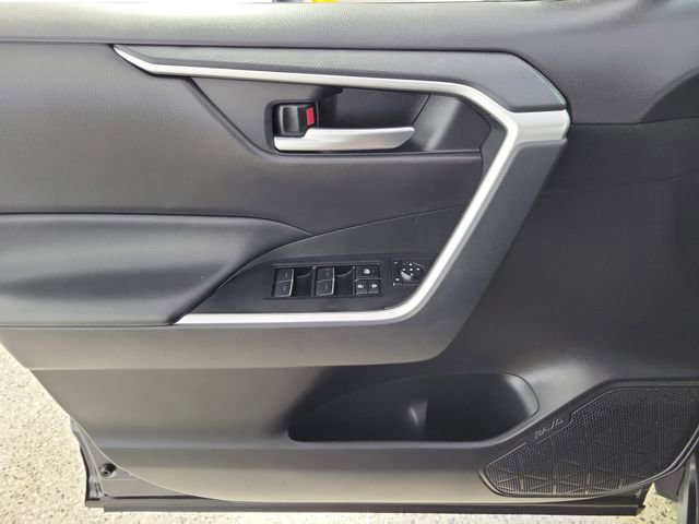 Used 2025 Toyota RAV4 XLE FWD image 21
