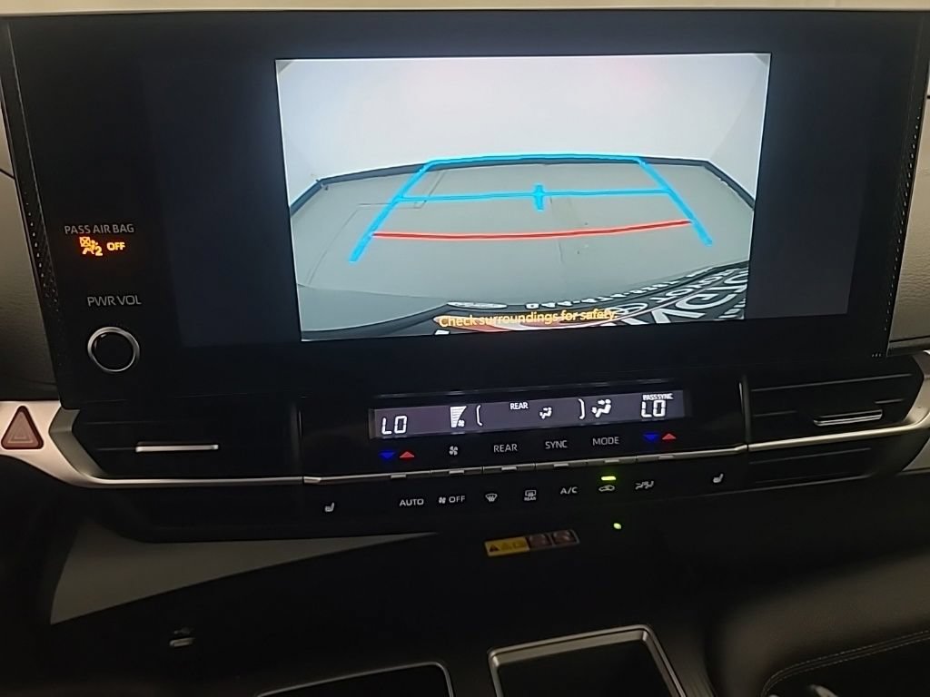 Used 2025 Toyota Sienna XLE FWD image 33