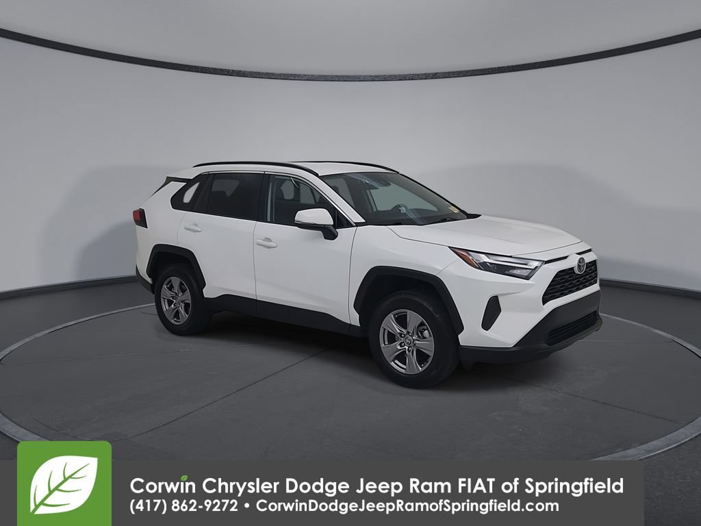 Used 2025 Toyota RAV4 XLE AWD/4WD image 3