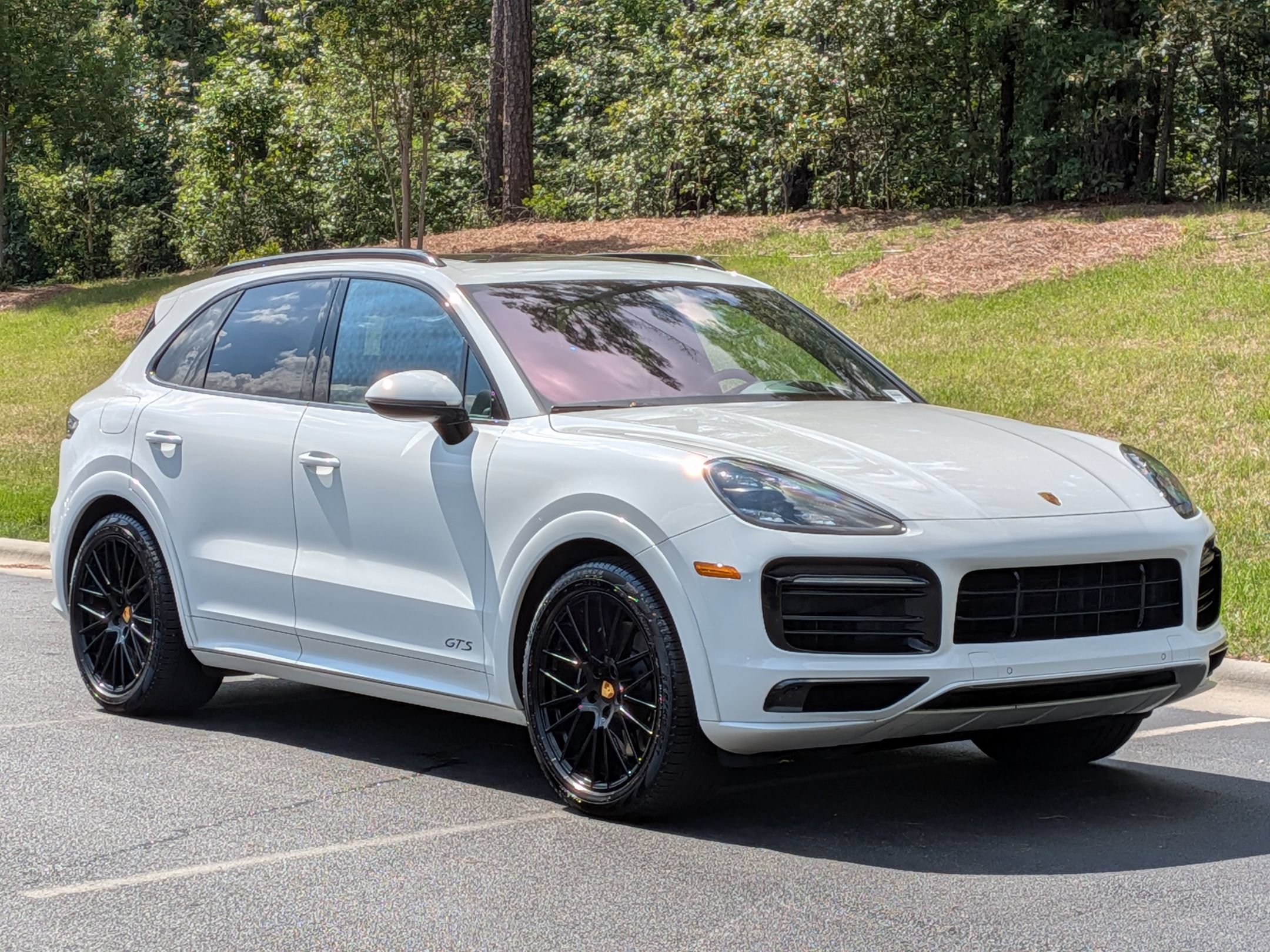 Certified 2023 Porsche Cayenne GTS AWD/4WD image 32