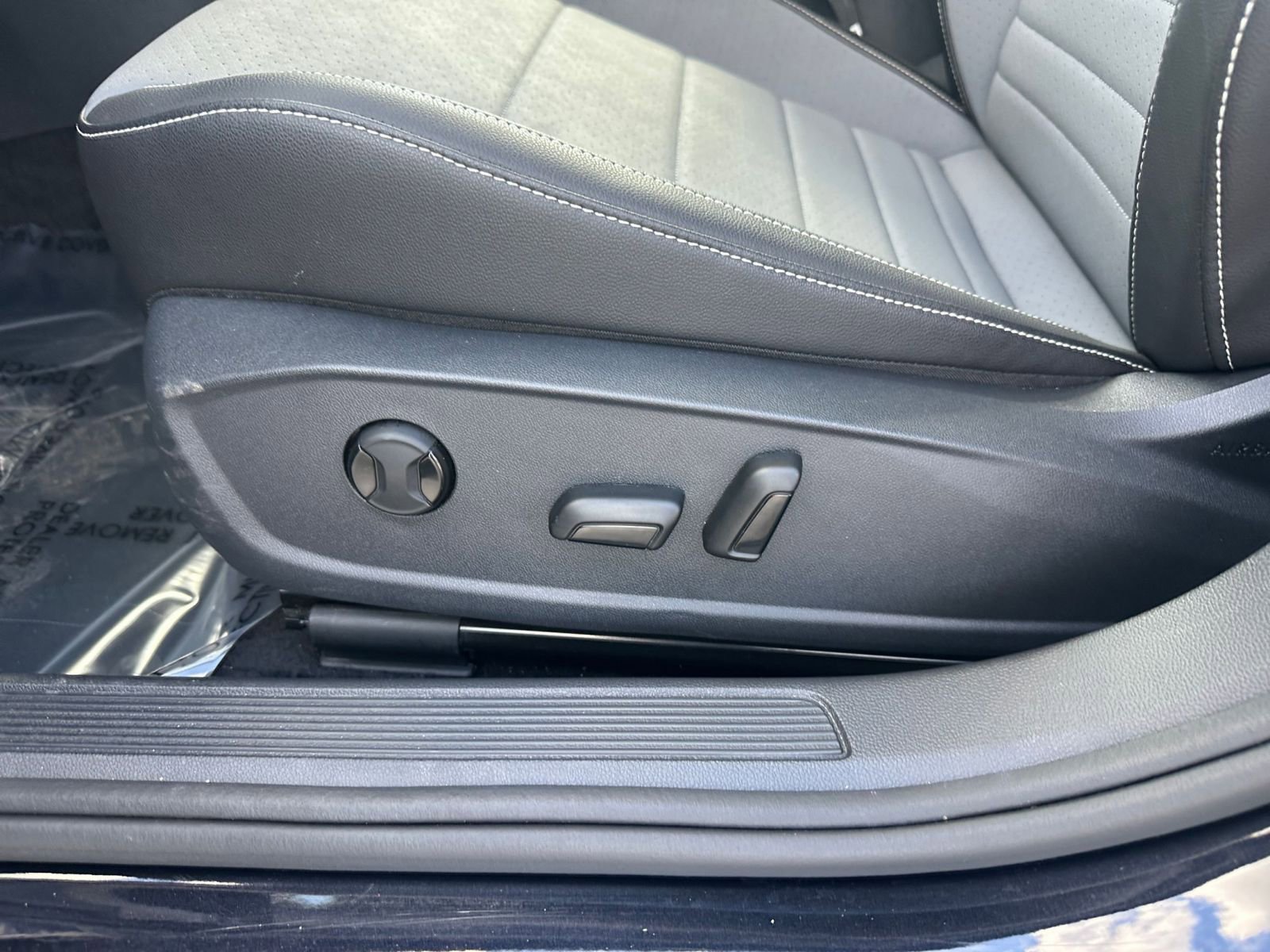 Used 2025 Volkswagen Jetta SE image 23