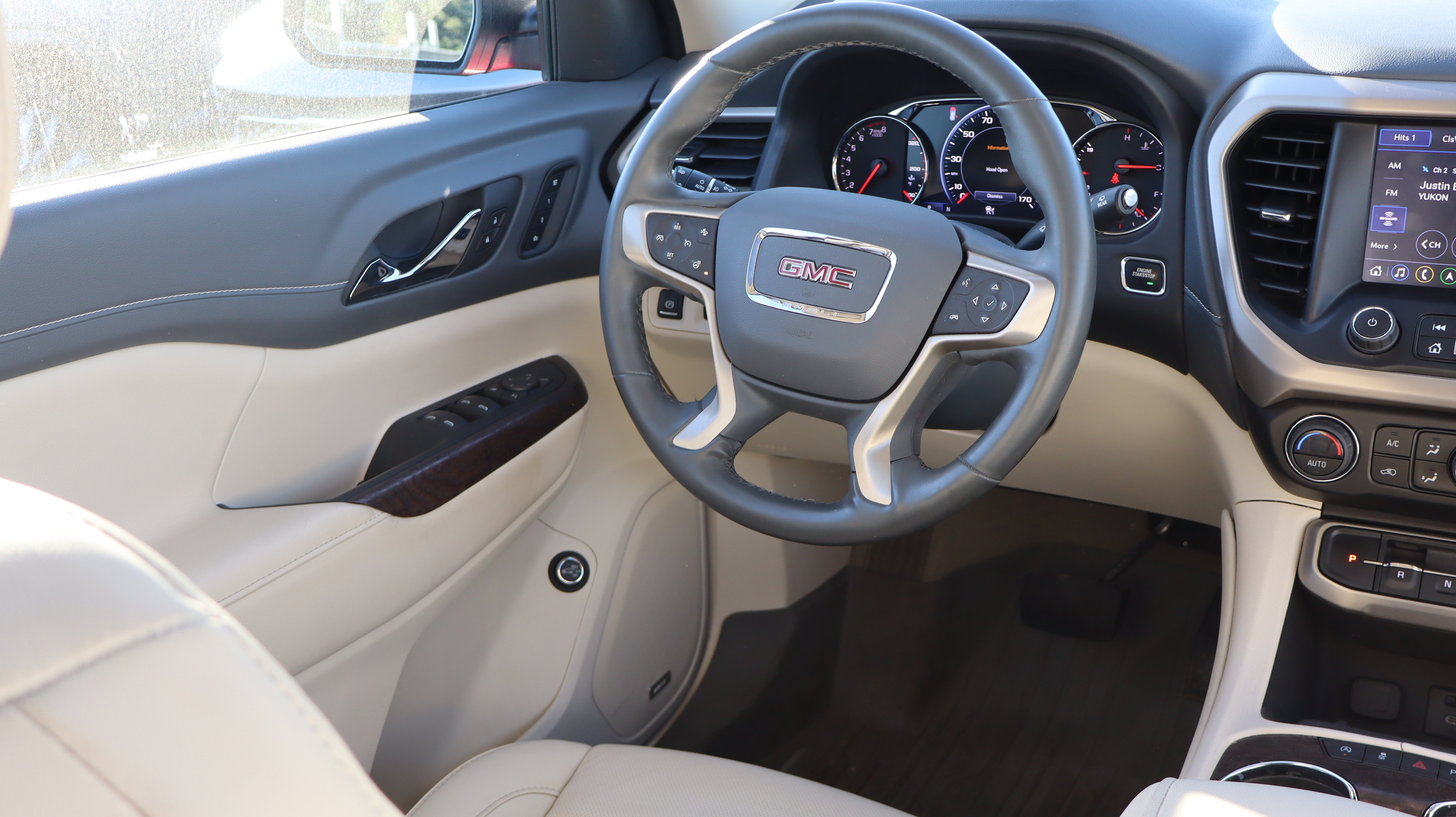 Used 2023 GMC Acadia Denali w/ Denali Ultimate Package AWD/4WD image 9