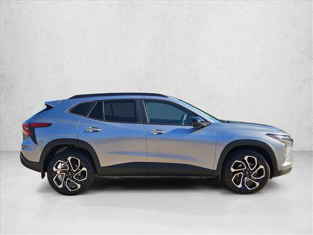 Used 2025 Chevrolet Trax RS FWD image 4
