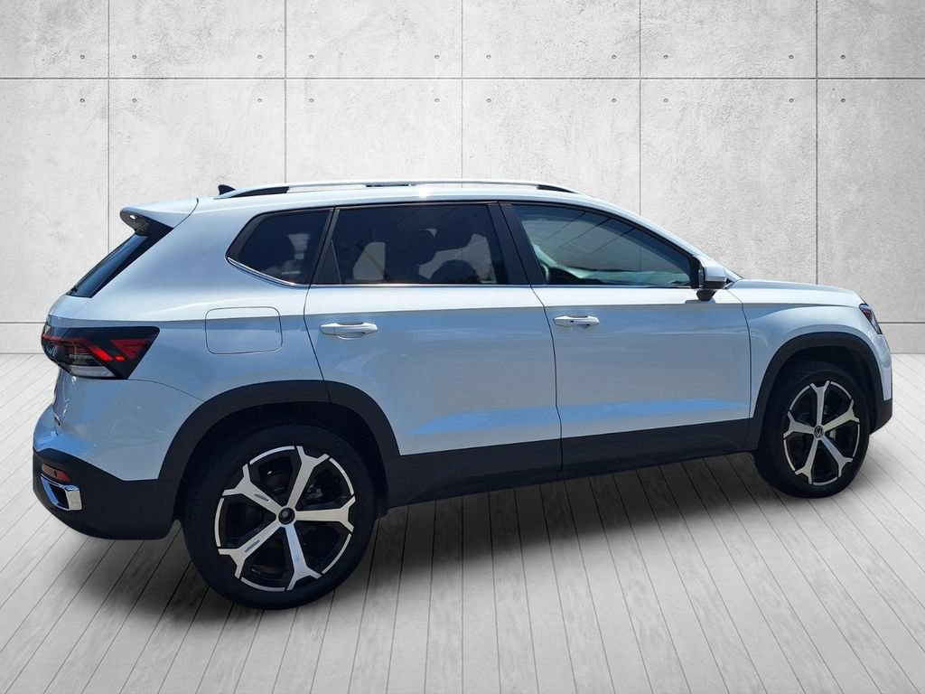 Used 2025 Volkswagen Taos SEL AWD/4WD image 5