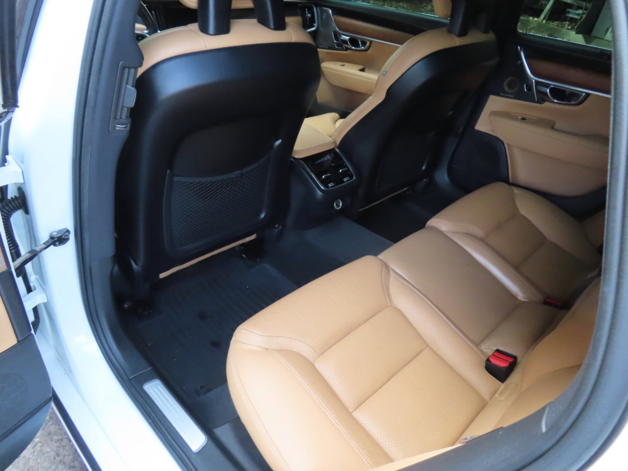 Used 2017 Volvo S90 T6 Inscription w/ Vision Package image 26