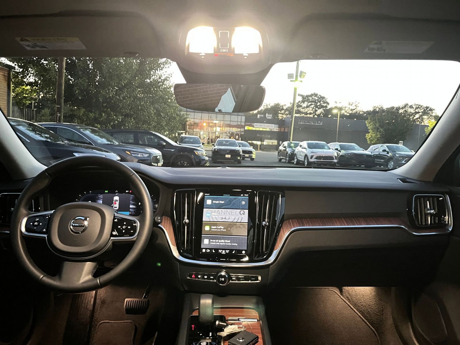 Used 2025 Volvo V60 B5 Cross Country Plus image 32