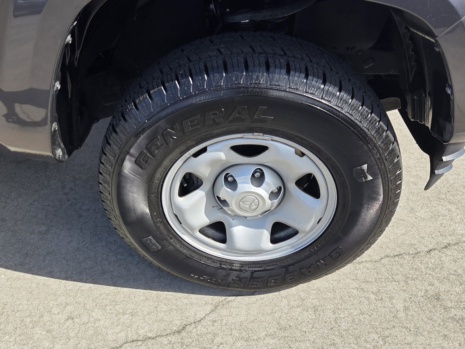 Certified 2016 Toyota Tacoma SR5 w/ Towing Package image 11