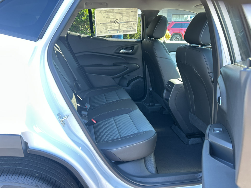 New 2026 Chevrolet Trax LT w/ Sunroof Package FWD image 29