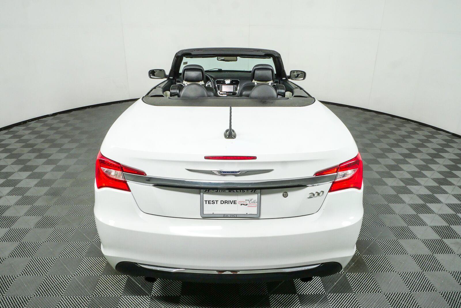 Used 2013 Chrysler 200 Limited FWD image 23