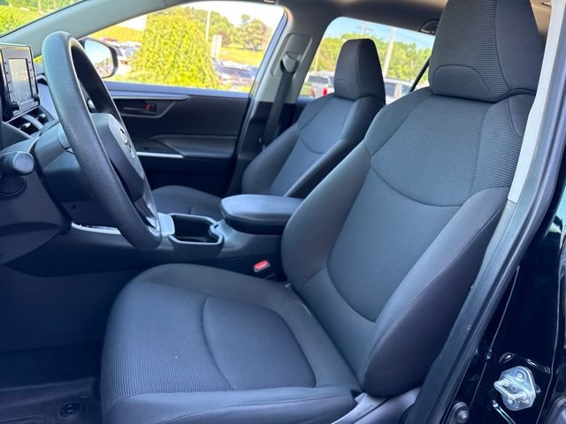 Used 2022 Toyota RAV4 LE AWD/4WD image 25