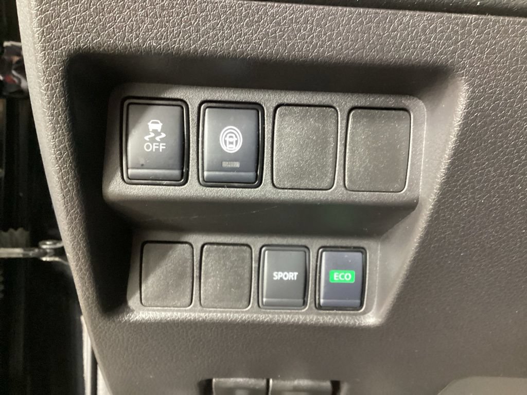 Used 2020 Nissan Rogue Sport SV FWD image 18