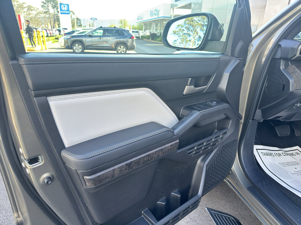 Used 2025 Toyota Tacoma Limited image 6