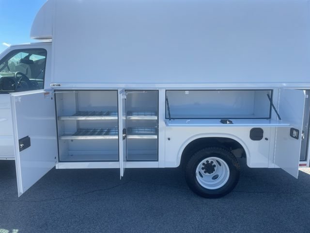 New 2027 Ford E-350 and Econoline 350 Super Duty w/ Power Equipment Group RWD image 9