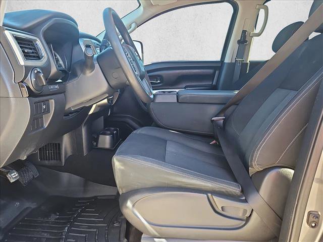Used 2017 Nissan Titan SV image 15