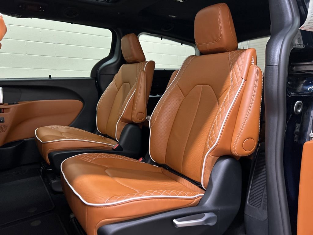 Used 2024 Chrysler Pacifica Pinnacle w/ Trailer Tow Group image 8