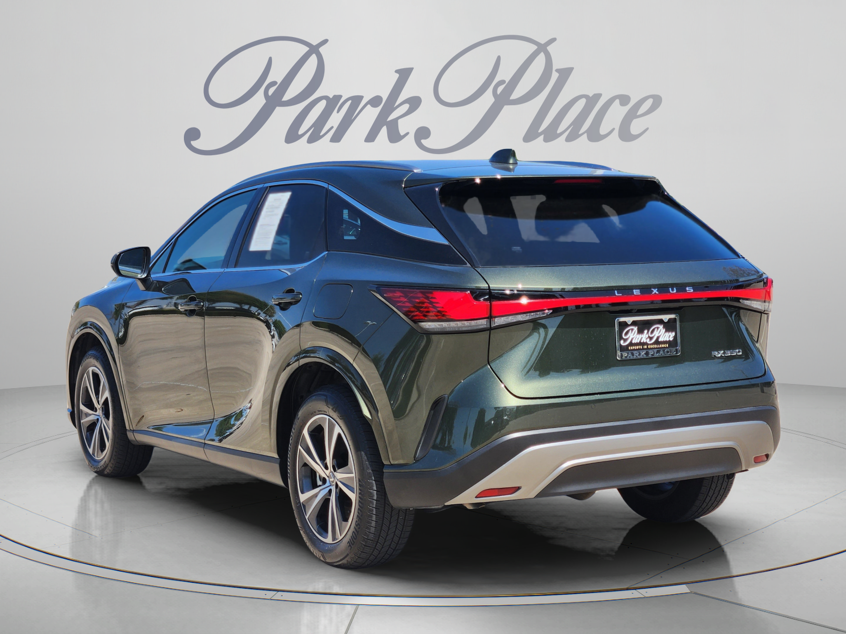 Used 2025 Lexus RX 350 Premium w/ Accessory Package (Z1) FWD image 3