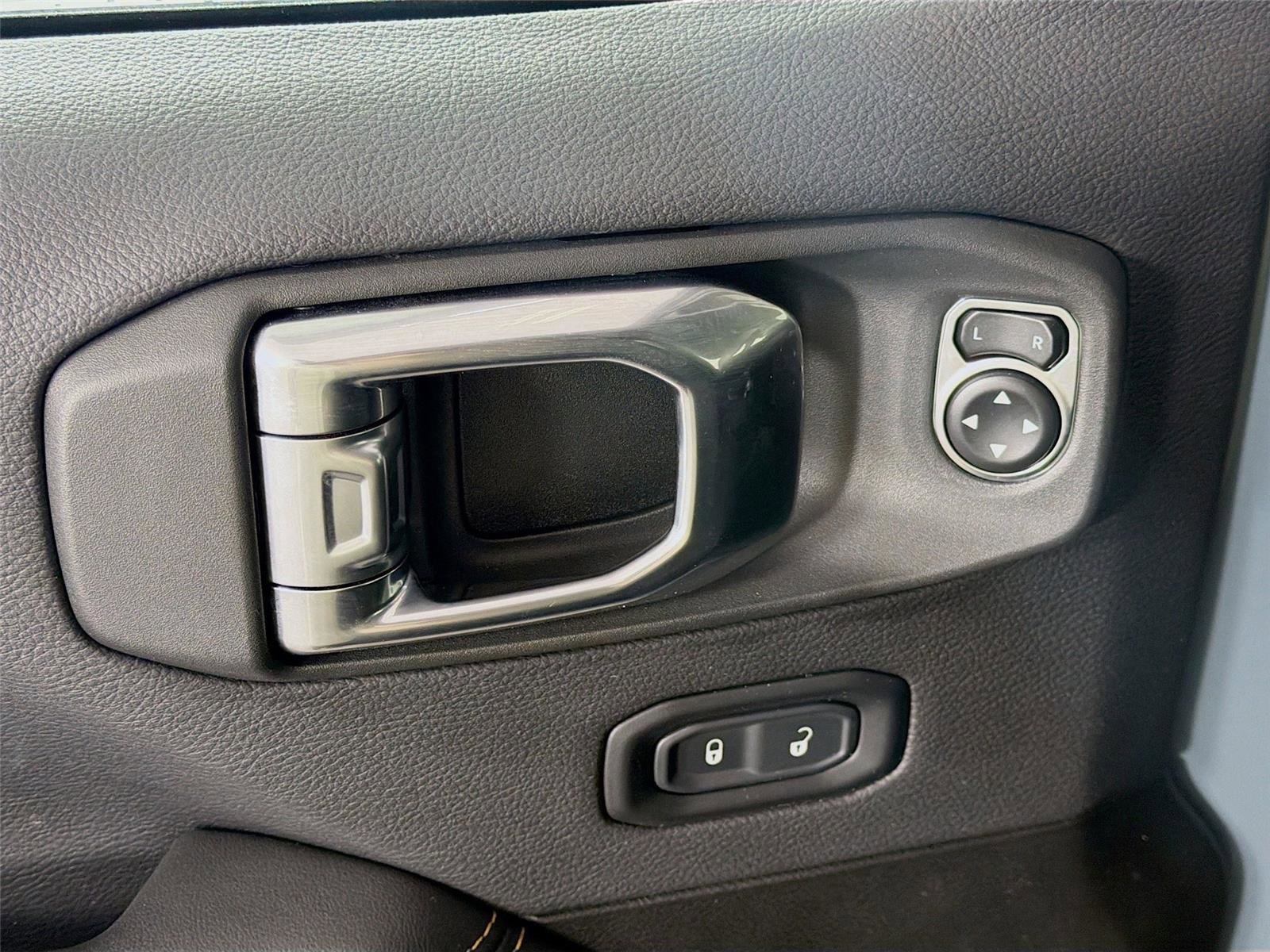 Used 2025 Jeep Wrangler Sahara w/ Safety Group AWD/4WD image 18