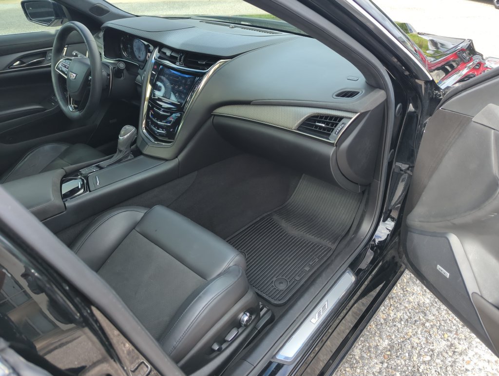 Used 2018 Cadillac CTS V w/ Luxury Package RWD image 37