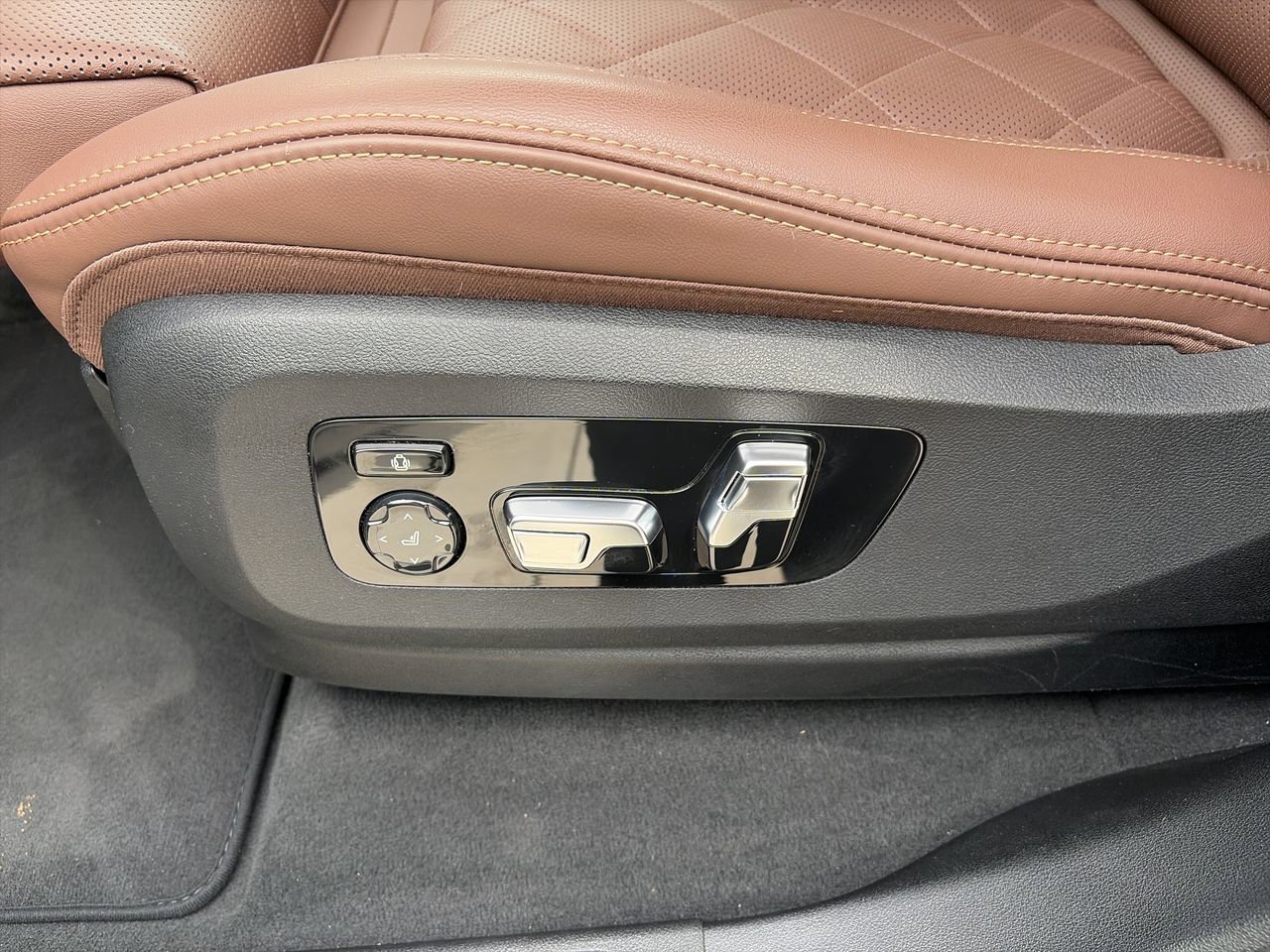 Certified 2023 BMW X5 xDrive45e w/ M Sport Package AWD/4WD image 15