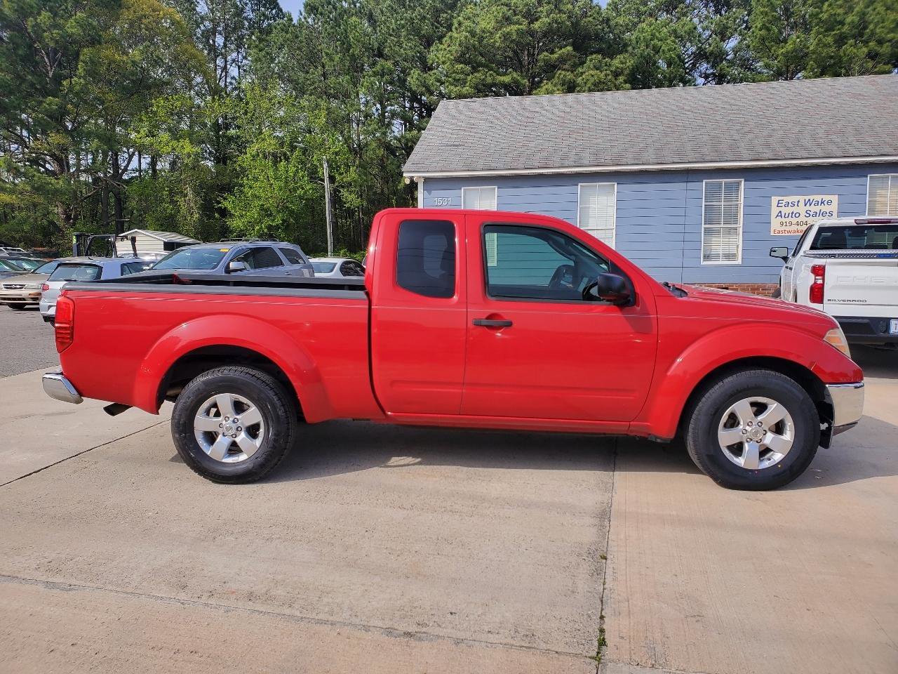 Used 2009 Nissan Frontier SE w/ SE Value Truck Pkg image 4