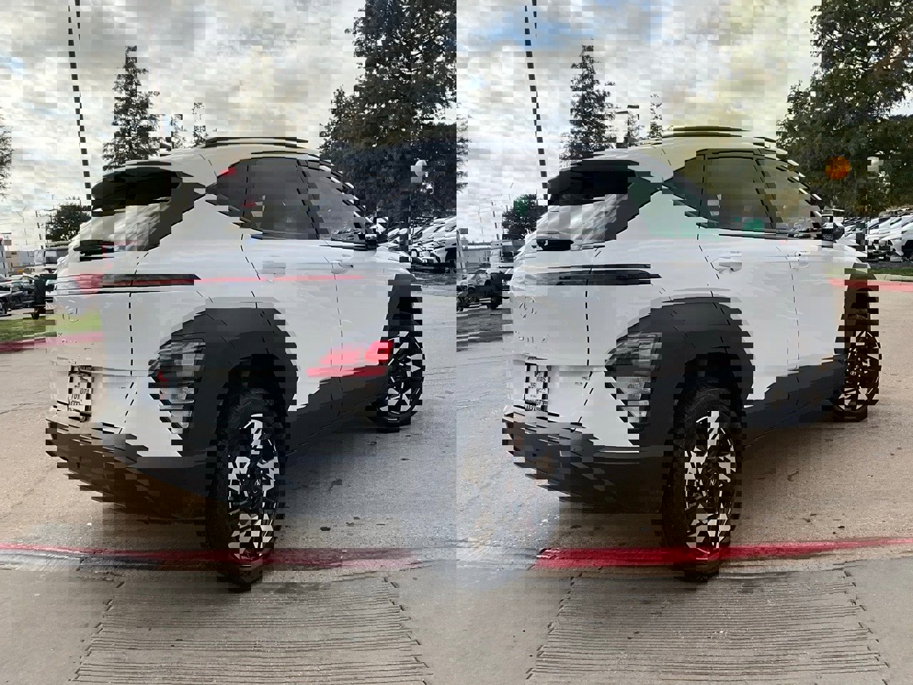 Used 2025 Hyundai Kona SEL image 6