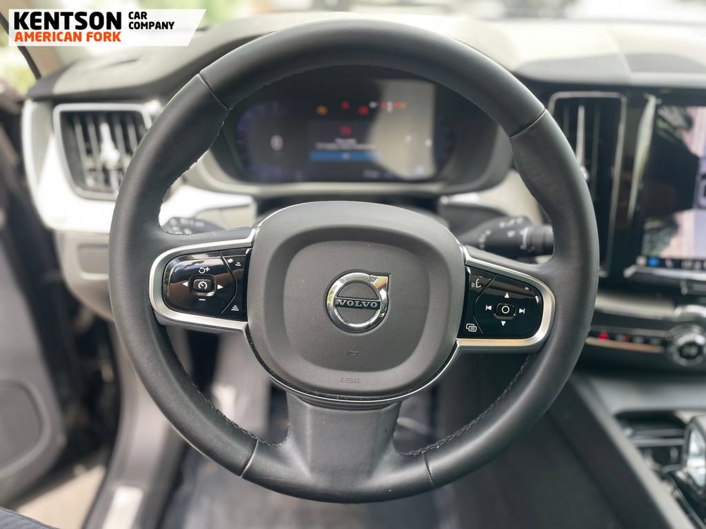 Used 2025 Volvo XC60 B5 Plus AWD/4WD image 17