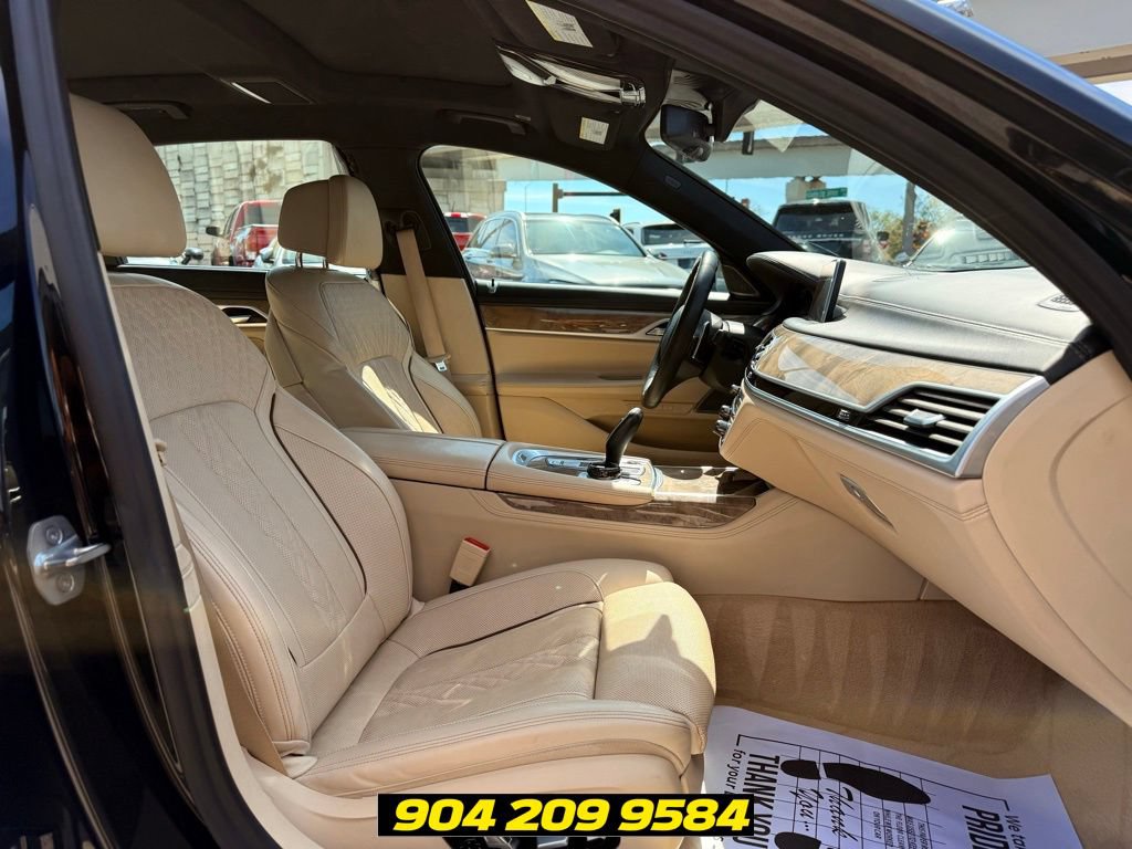 Used 2020 BMW 740i w/ Luxury Rear Seating Package RWD image 38