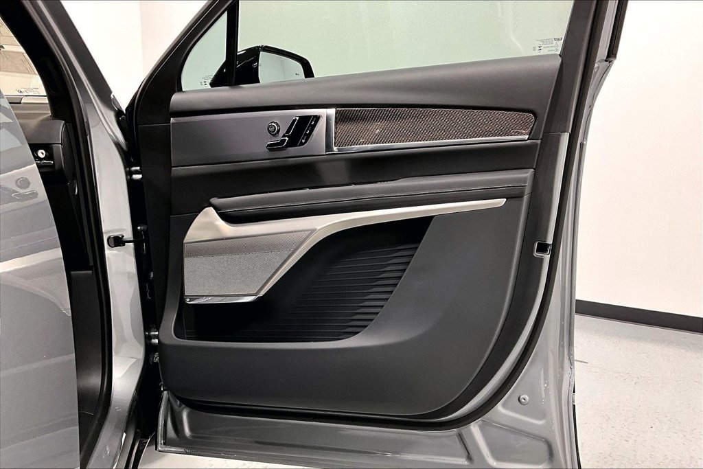 New 2027 Cadillac Vistiq Sport w/ LPO, Floor Liner Package AWD/4WD image 11