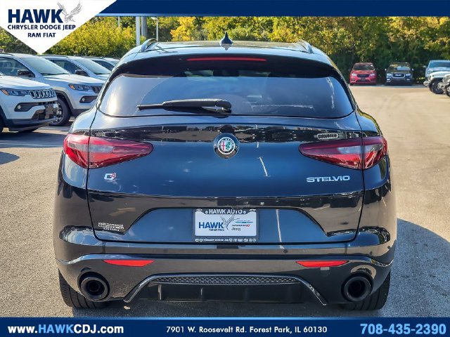 Used 2023 Alfa Romeo Stelvio Veloce AWD/4WD image 5