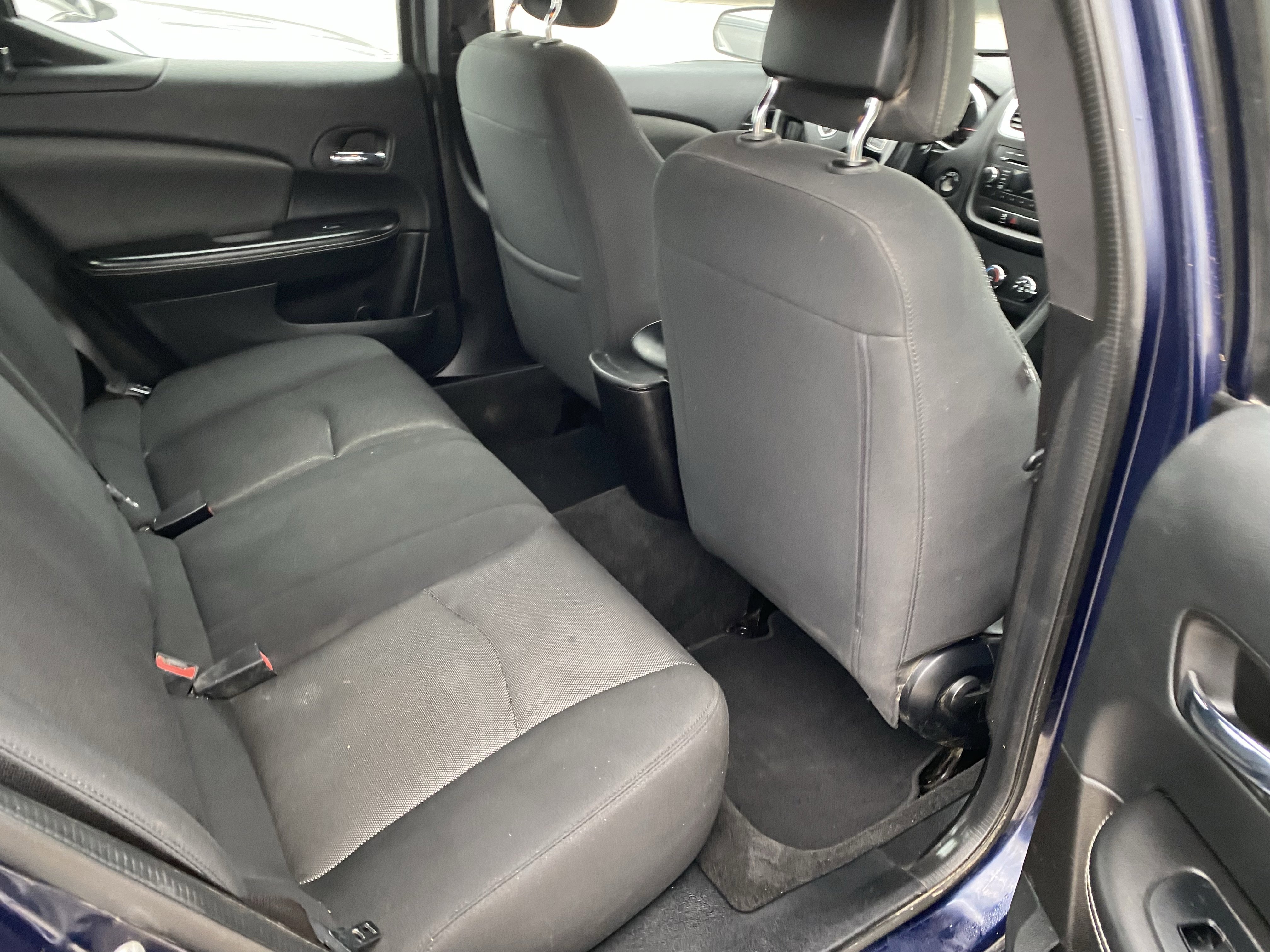 Used 2013 Dodge Avenger SE image 10