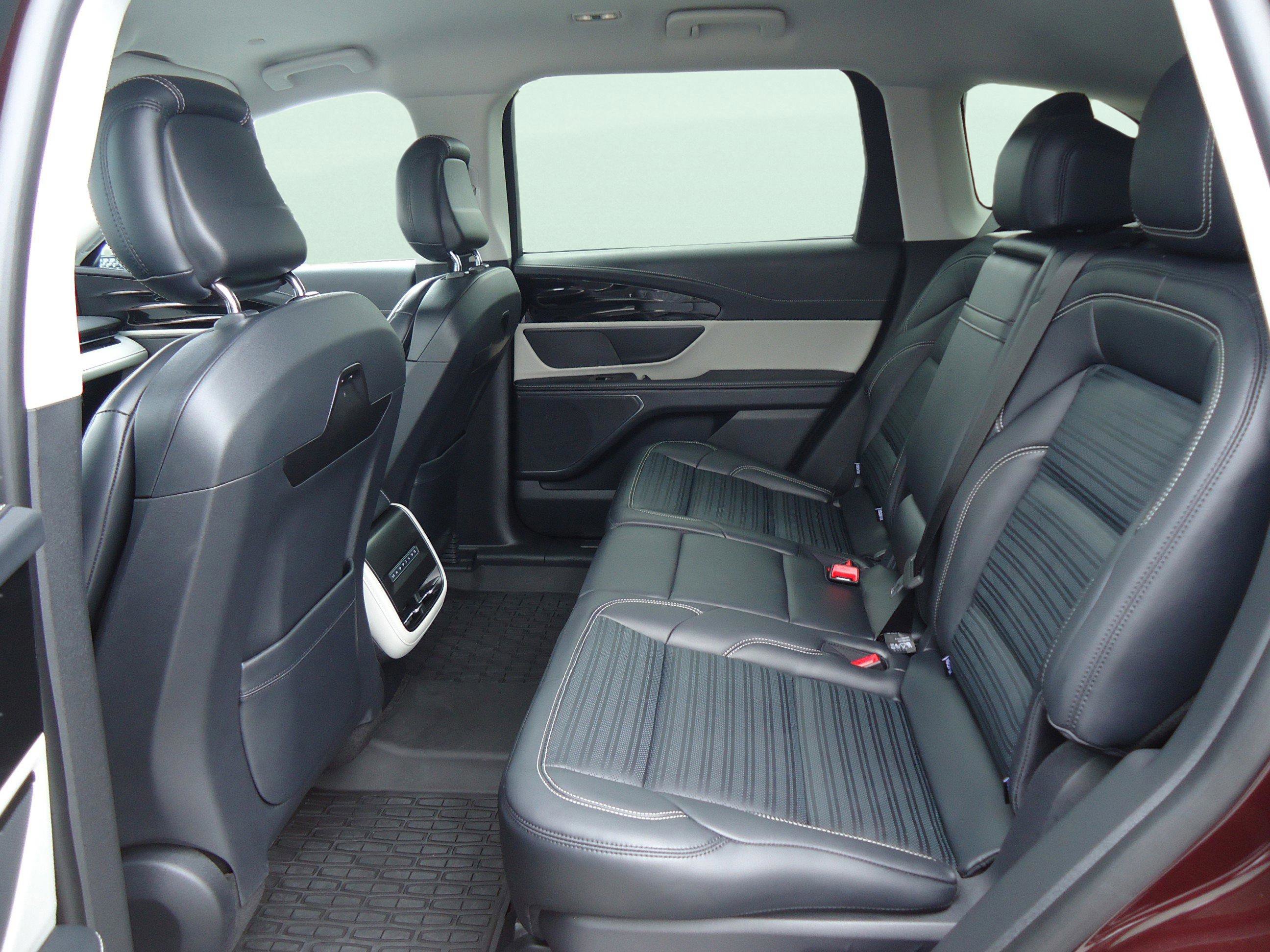 Used 2024 Lincoln Nautilus Reserve AWD/4WD image 26