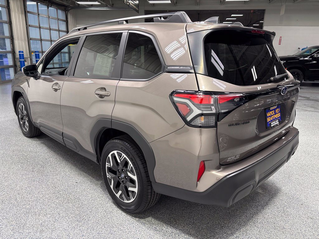 Used 2025 Subaru Forester Premium AWD/4WD image 5