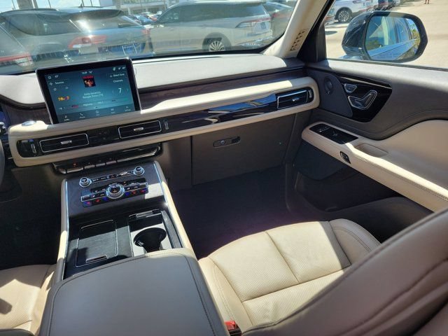 Used 2021 Lincoln Aviator Reserve w/ Elements Package Plus AWD/4WD image 22