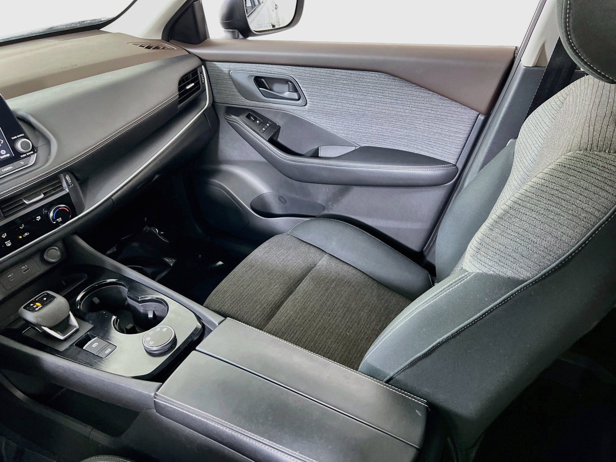 Used 2021 Nissan Rogue S AWD/4WD image 21