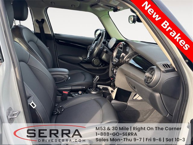 Used 2021 MINI Cooper 4-Door Hardtop w/ 6.5" Touchscreen Package image 15