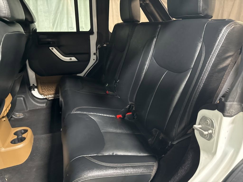 Used 2017 Jeep Wrangler Unlimited Sahara w/ Connectivity Group image 17