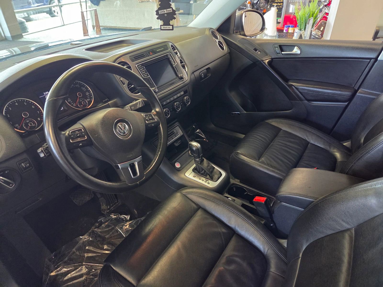Used 2016 Volkswagen Tiguan SEL image 18